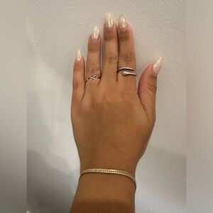 Tennis bracelet